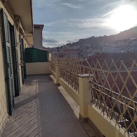 Casa Vacanze L'Attico Sul Porto, Imperia Centro Exterior photo